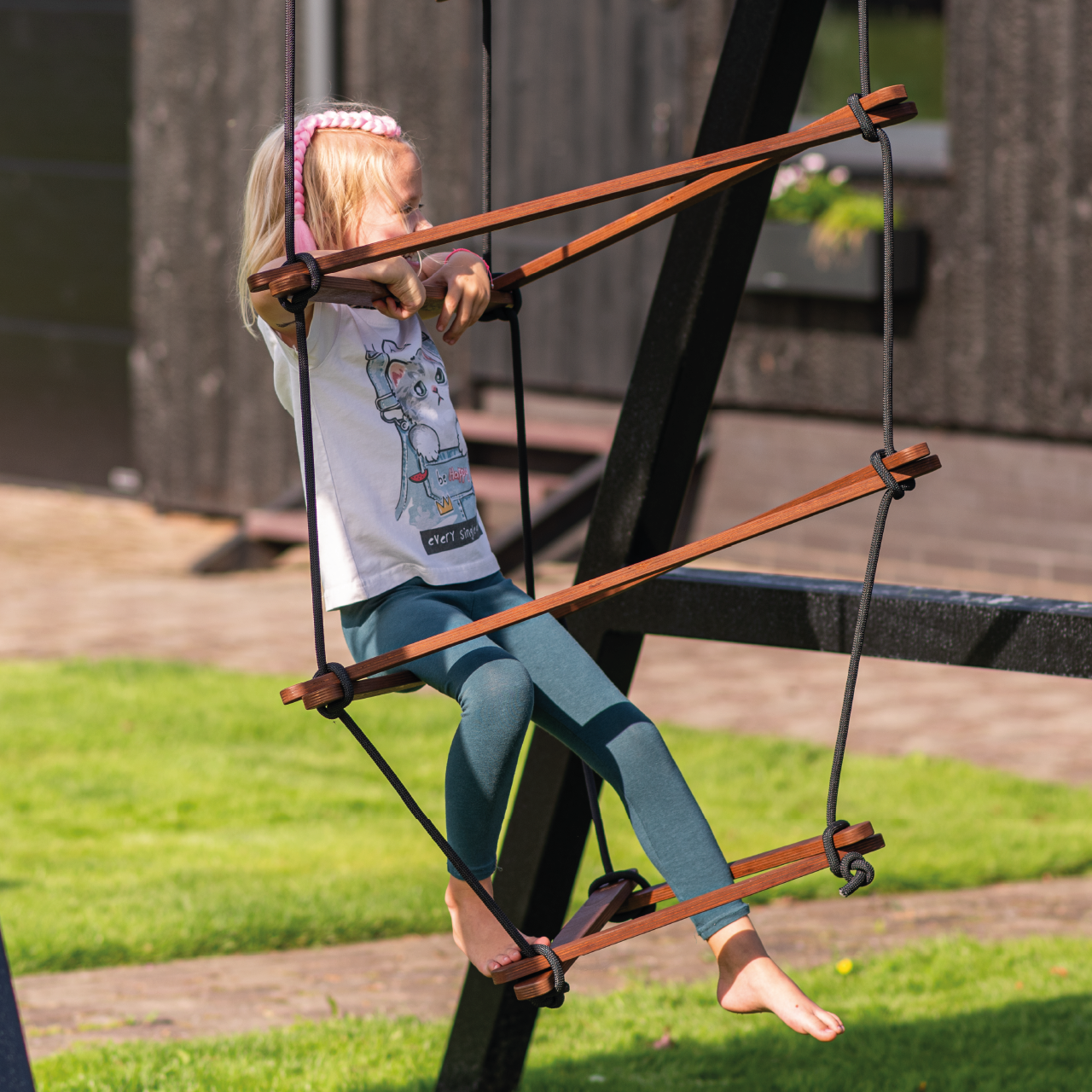 Rope ladder Triangle swing set large grey